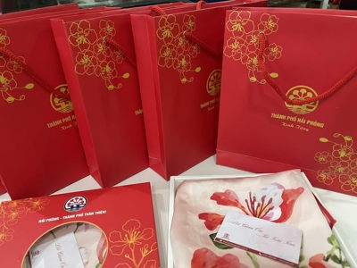 Khăn Lụa In Logo Hải Phòng – Quà Tặng Đẳng Cấp Cho Đối Tác